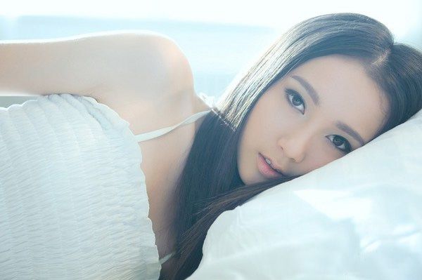 可爱美女私房白色诱人写真