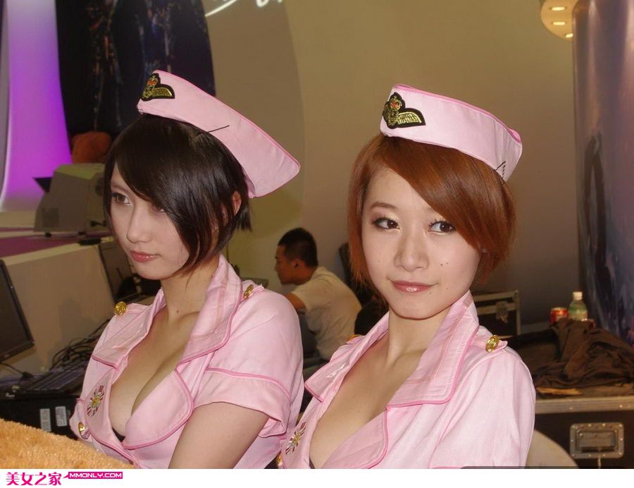 街拍90后性感美女护士诱人写真