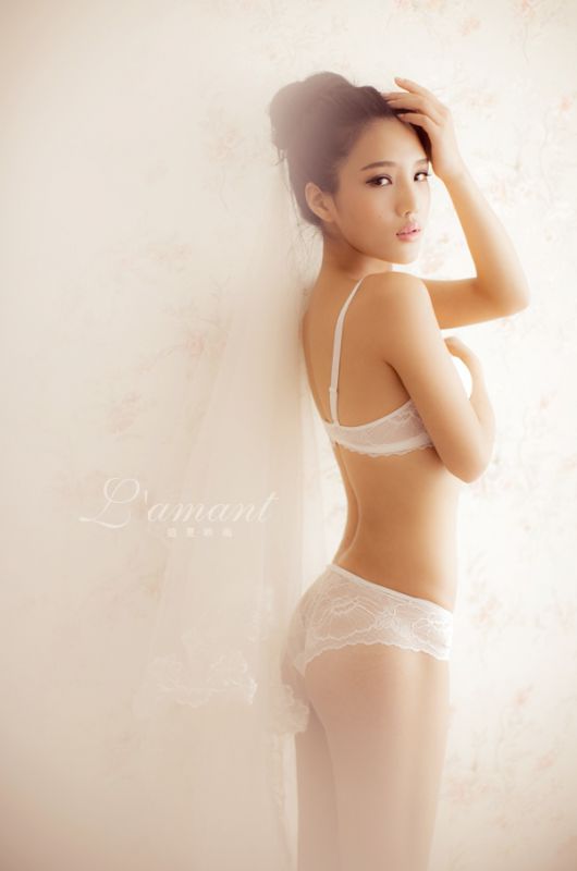 性感婚纱内衣美女私房高清写真