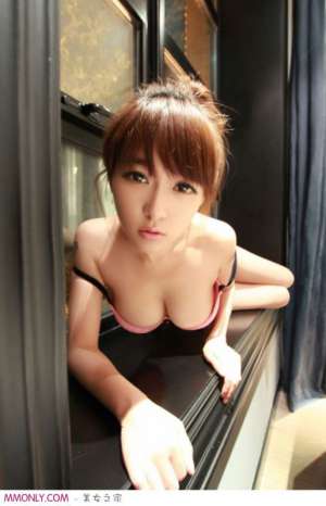 90后美女水蜜桃居家妩媚自拍图片