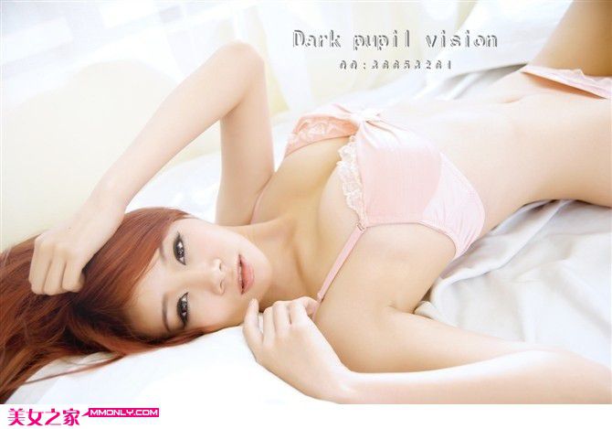 粉色蕾丝内衣小美女私房写真