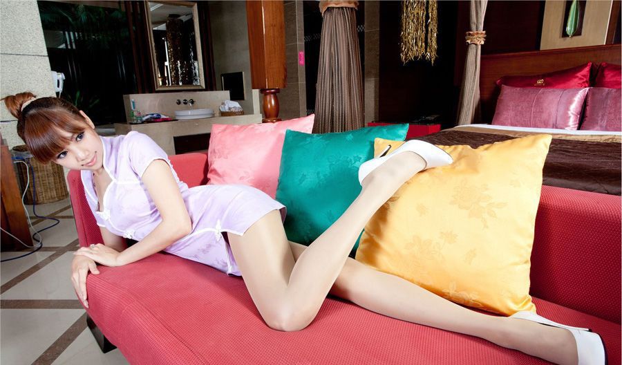 Beautyleg美腿女王紫色旗袍紧致诱人