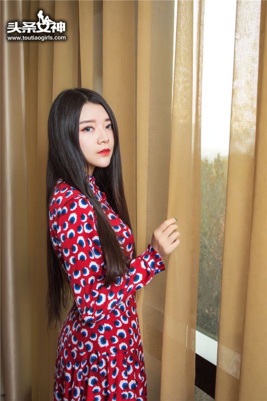 御姐美人林蕾红唇妖艳惹火网格袜美腿诱人私房照