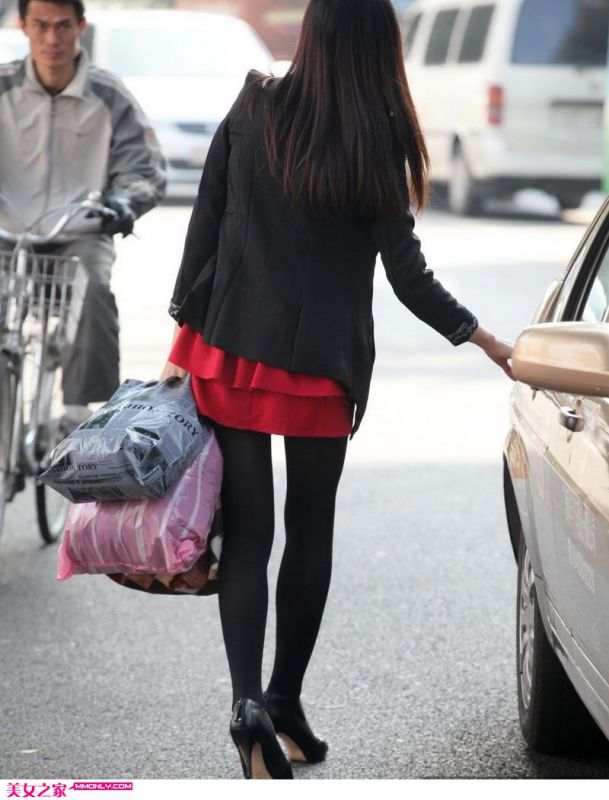 街拍妩媚短裙美女写真