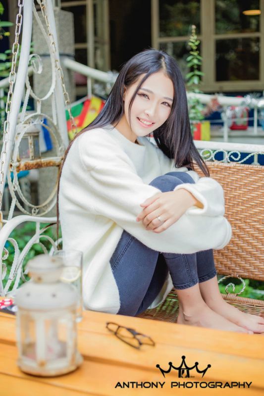 清纯校花唯美户外写真