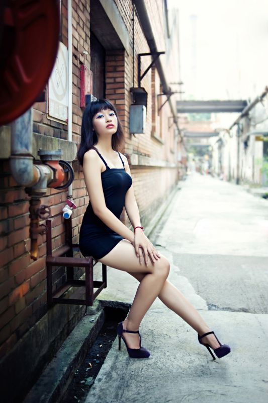 性感黑裙美女高清写真