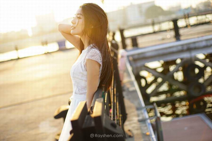清纯气质美女户外写真