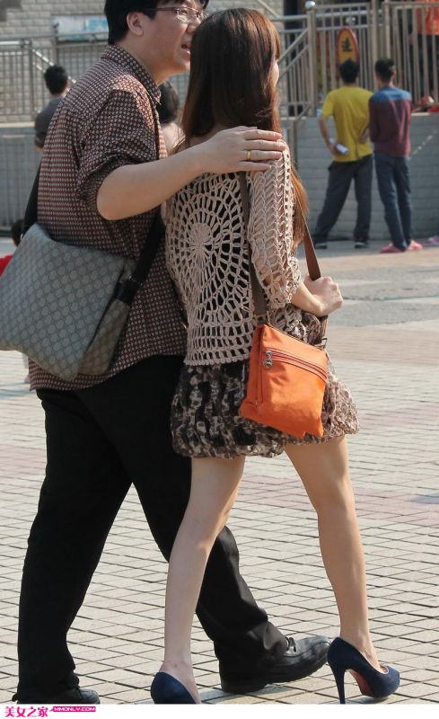 街拍短裙美女迷人写真