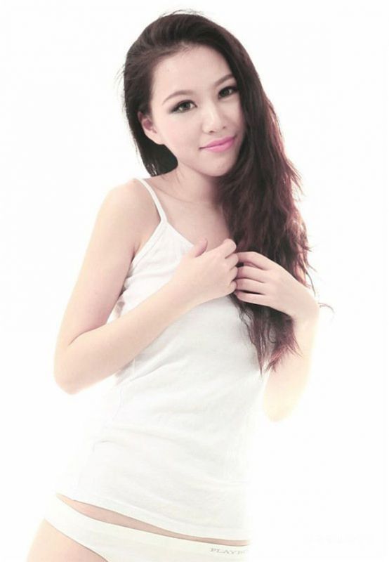 萌妹子私房秀丝滑美腿写照