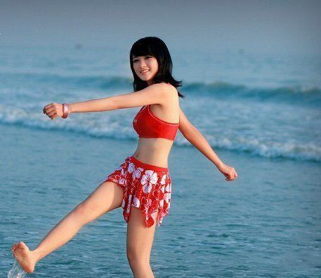 萌妹子海边比基尼高清写真