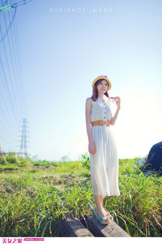 长裙美女清新户外写真