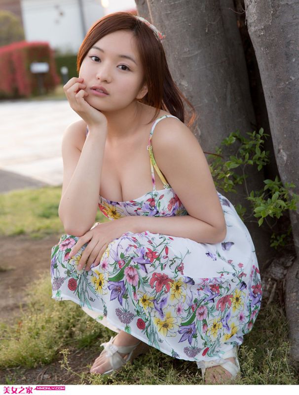 吊带短裙美眉山中真由美私房写真