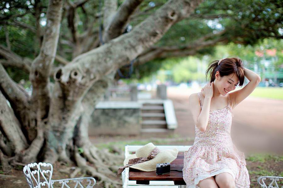 清纯可人美女户外高清写真