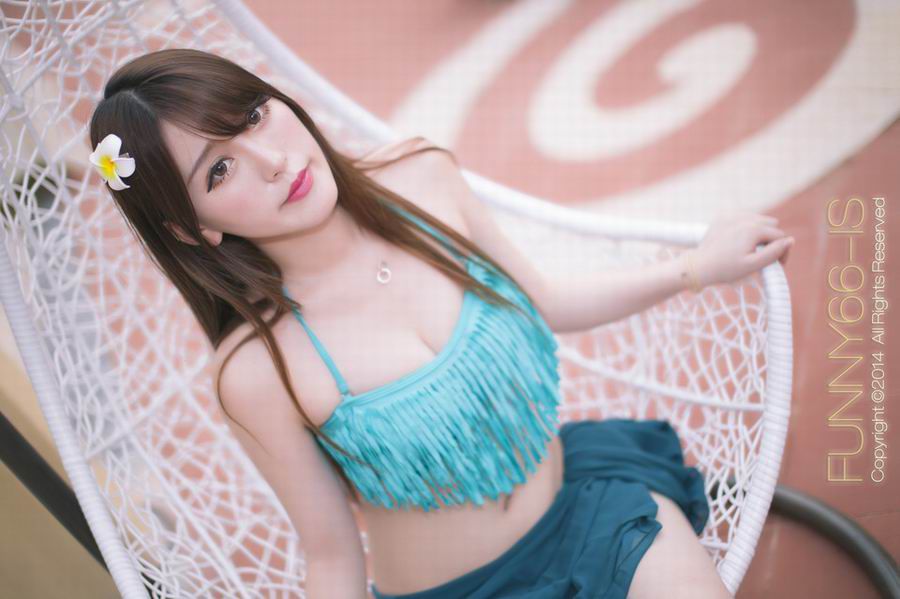 性感美女户外诱惑写真照