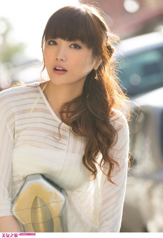 日本佐藤江梨子秀美胸高清写真