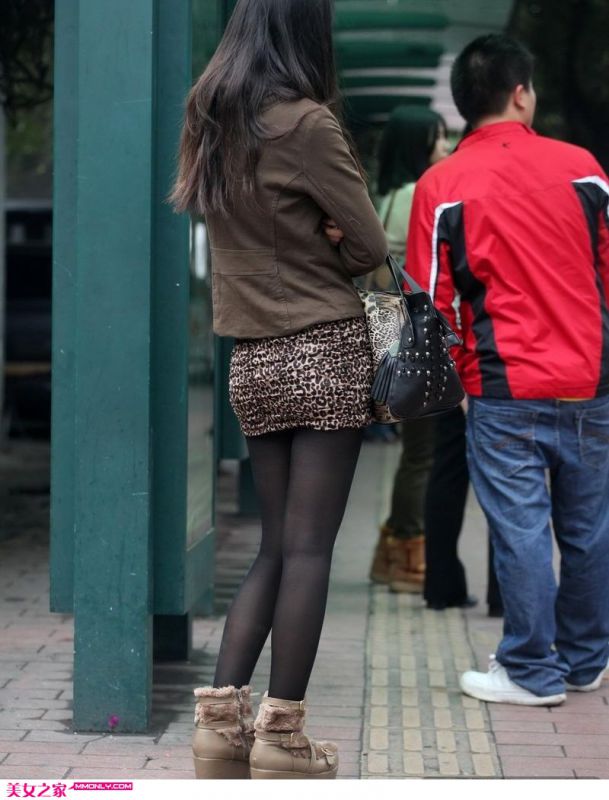街拍妩媚短裙美女写真