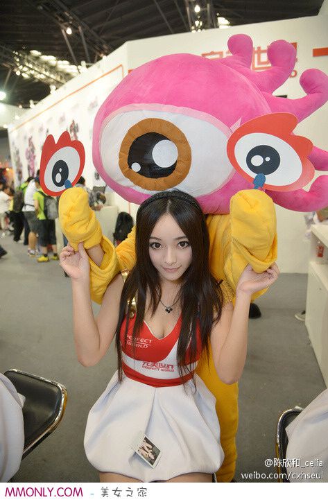 完美世界活动现场陈欣和可爱自拍照