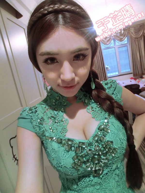 旗袍美女于芷晴高清性感自拍照