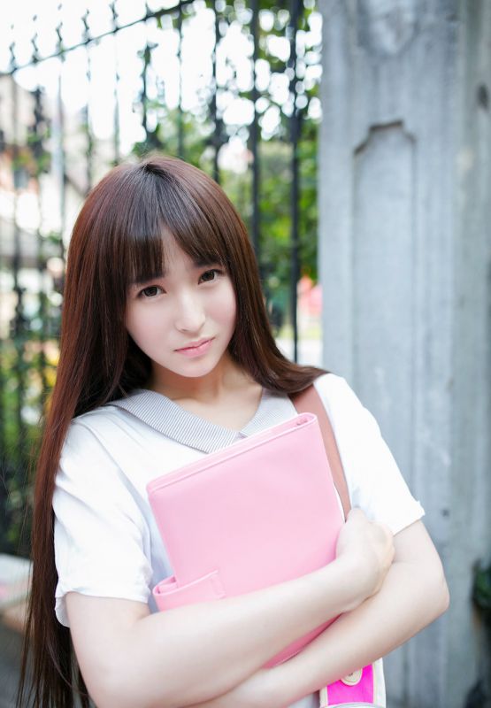 清纯校花甜美户外迷人写真