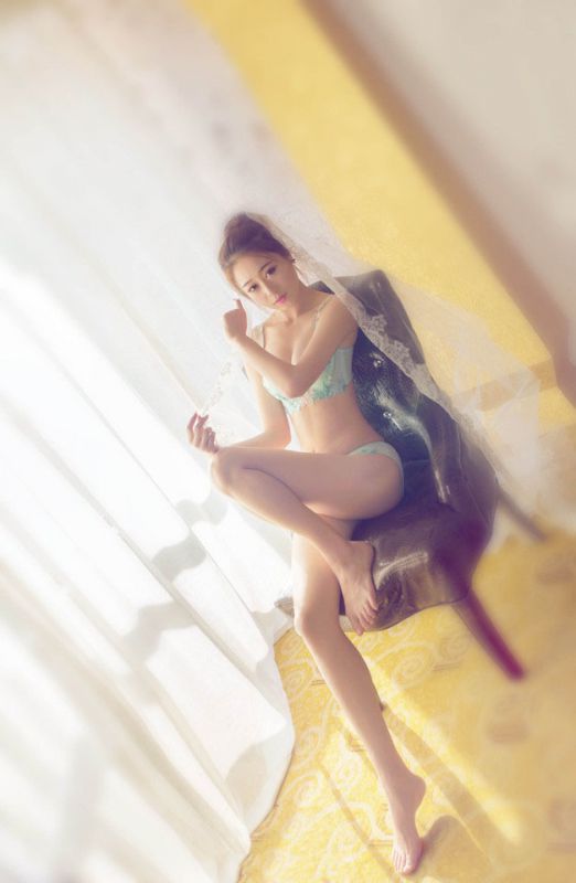性感尤物私房迷人爆乳诱惑内衣写真