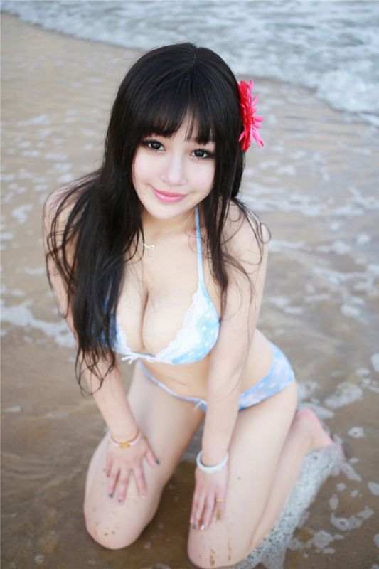 秀人模特可儿巨乳翘臀沙滩唯美写真