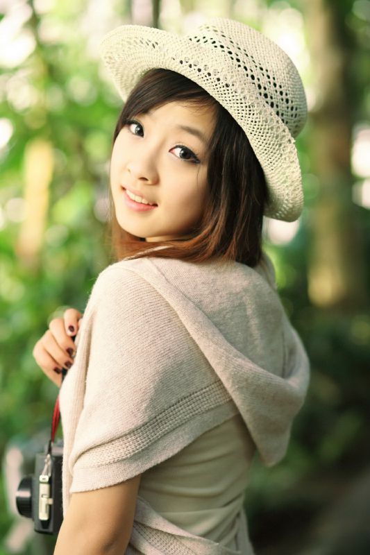 何曼婷小清新户外迷人写真