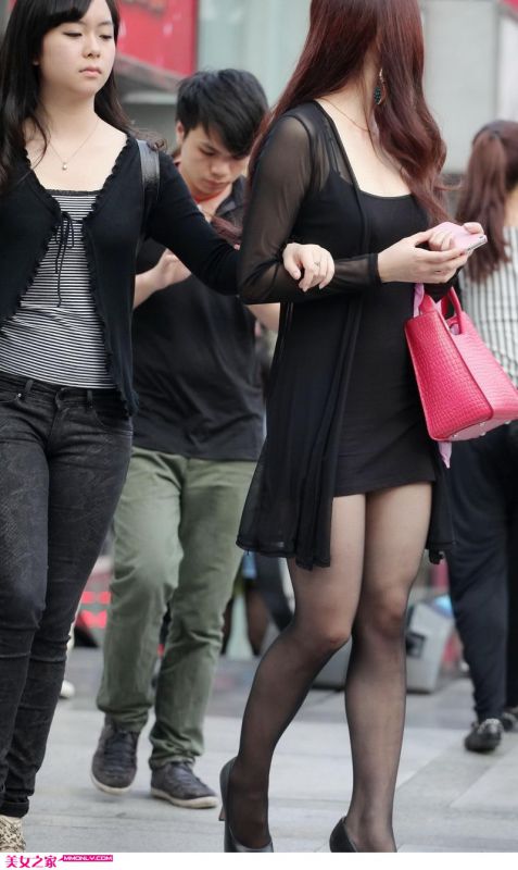 街拍可爱小美女逛街图片