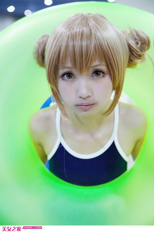 紧身泳装美女泳池高清写真