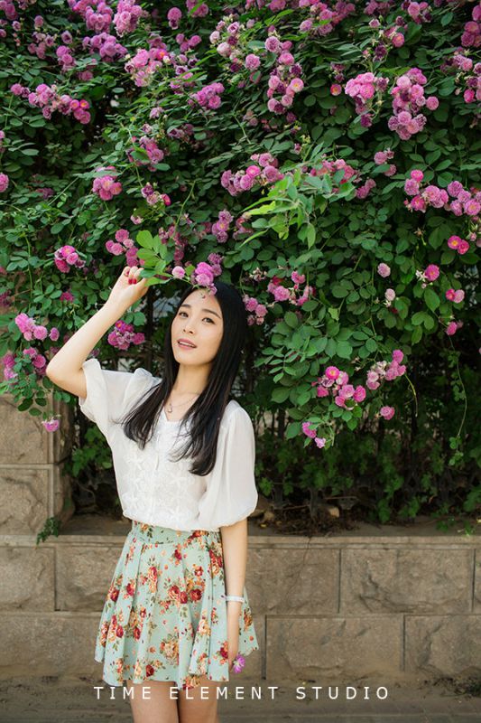 玫瑰花海校花清新迷人写真