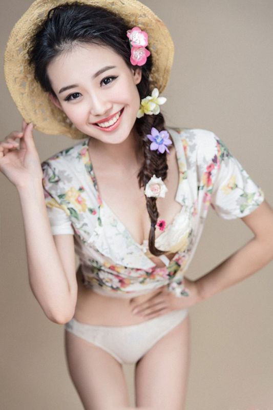 可爱少女小清新大秀迷人爆乳