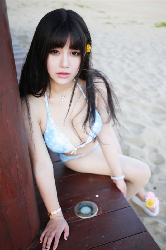 秀人模特可儿巨乳翘臀沙滩唯美写真