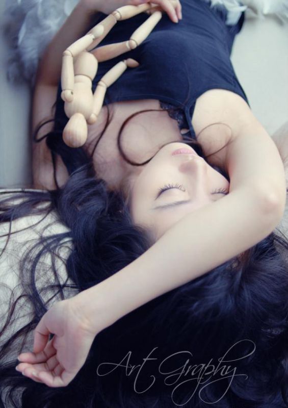黑色内衣性感美女居家诱人写真