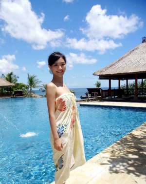 清纯美女郭碧婷街拍写真照