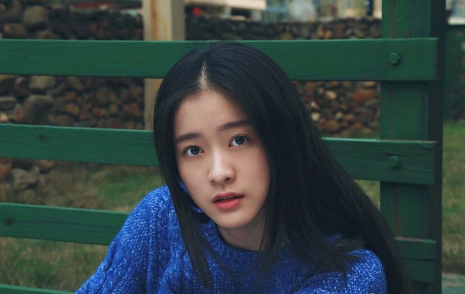 素颜美女张雪迎清纯迷人外拍