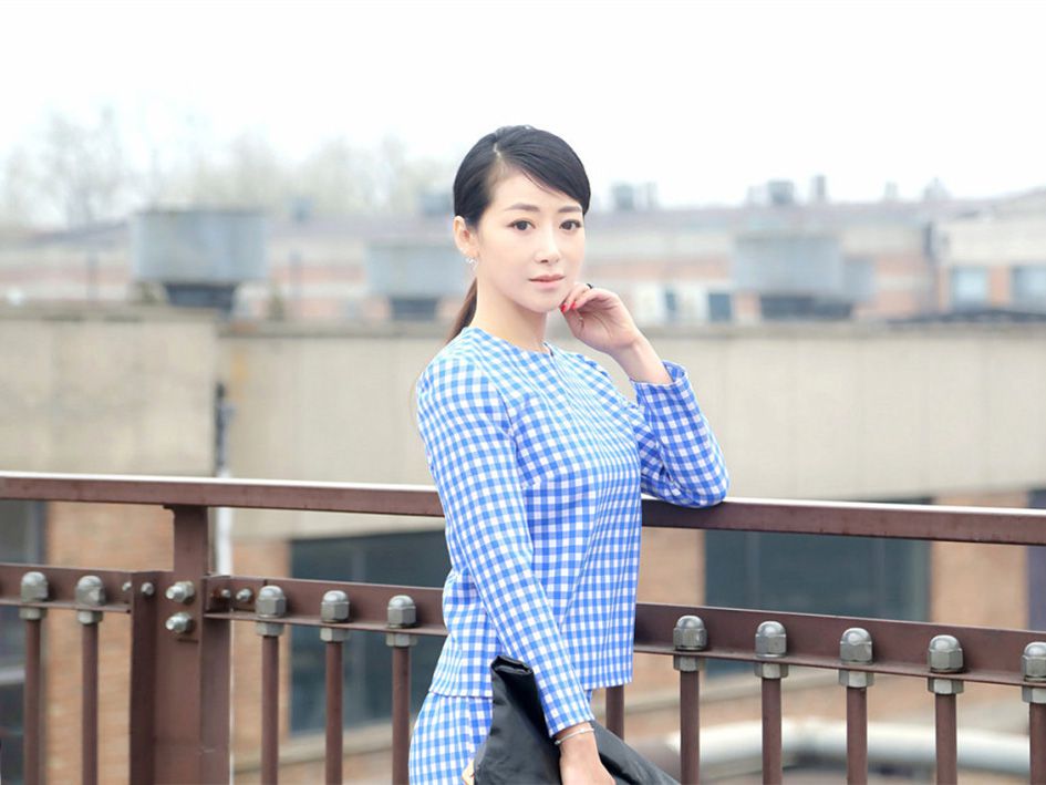 陈紫函简约休闲装街头高清写真