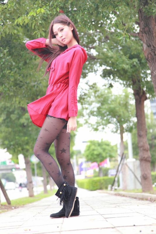 美腿丝袜美女Winnie街头高清写真