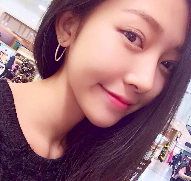 清纯校花甜美迷人自拍照