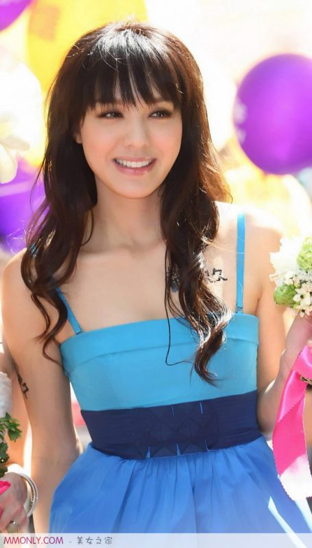 香港女星官恩娜甜美迷人写真