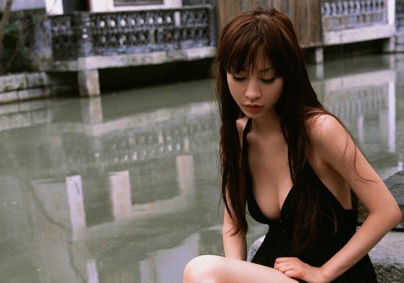 日本女优中山惠美私房诱人写真