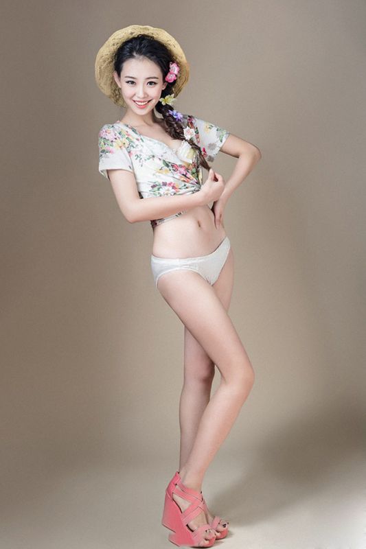 可爱少女性感酥胸写真合集