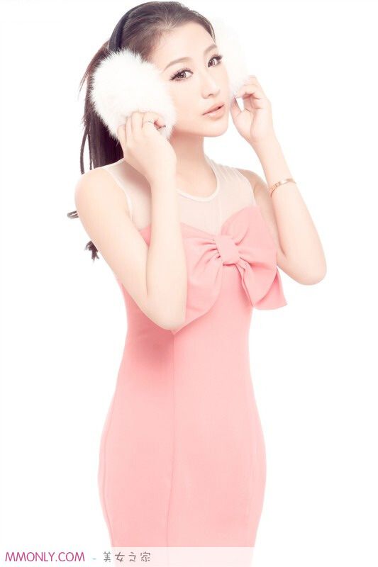 气质美女室内迷人写真
