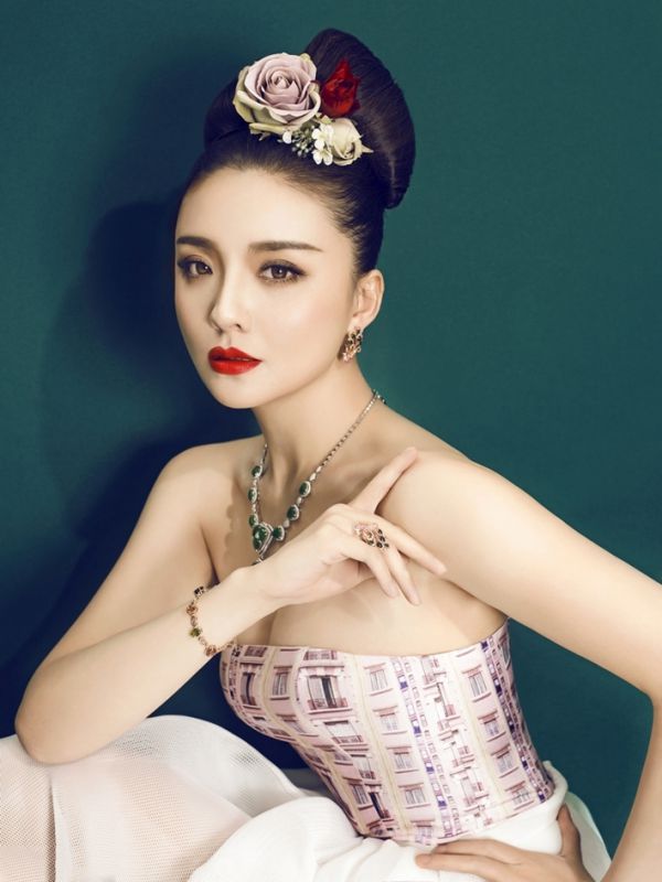 孙茜甜美清新妆容高清迷人写真