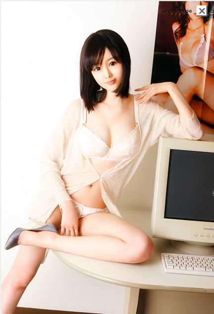 性感爆乳美女沙发诱人写真