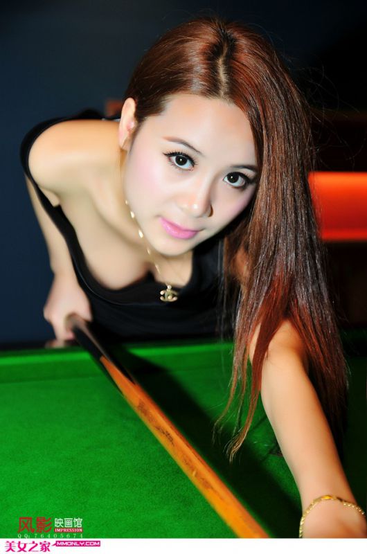 性感台球宝贝私房写真