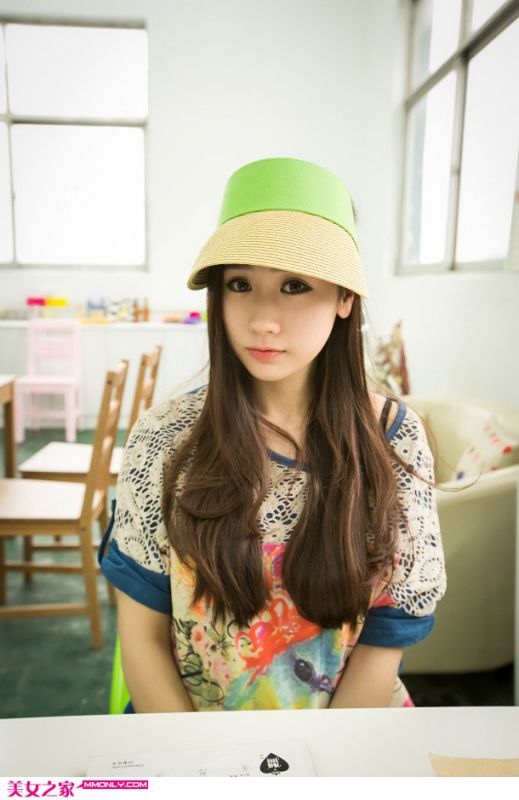 可爱卖萌美女周倩雅高清写真