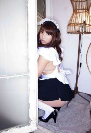 日本嫩模小泉麻耶女仆装性感写真