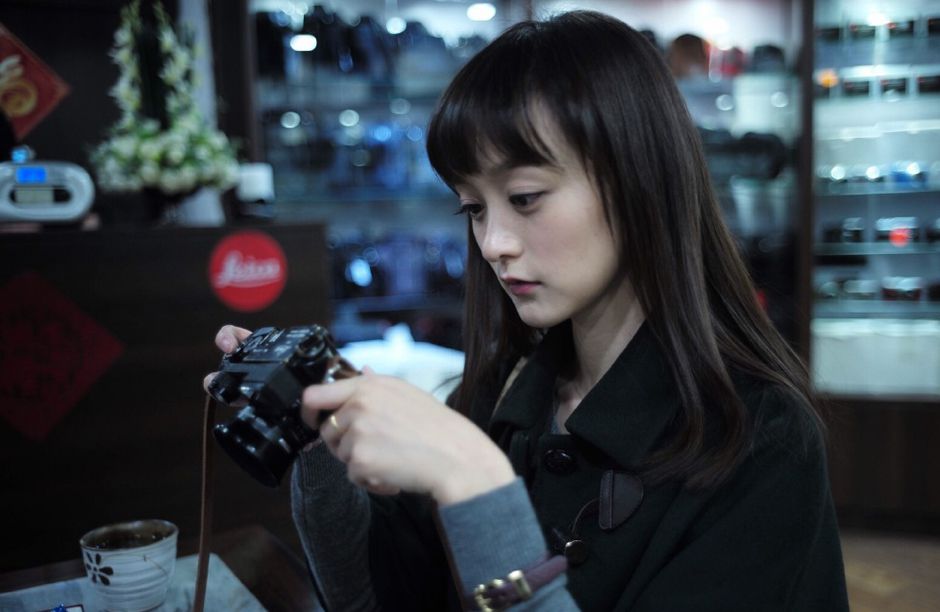 女演员何泓姗街拍写真大片