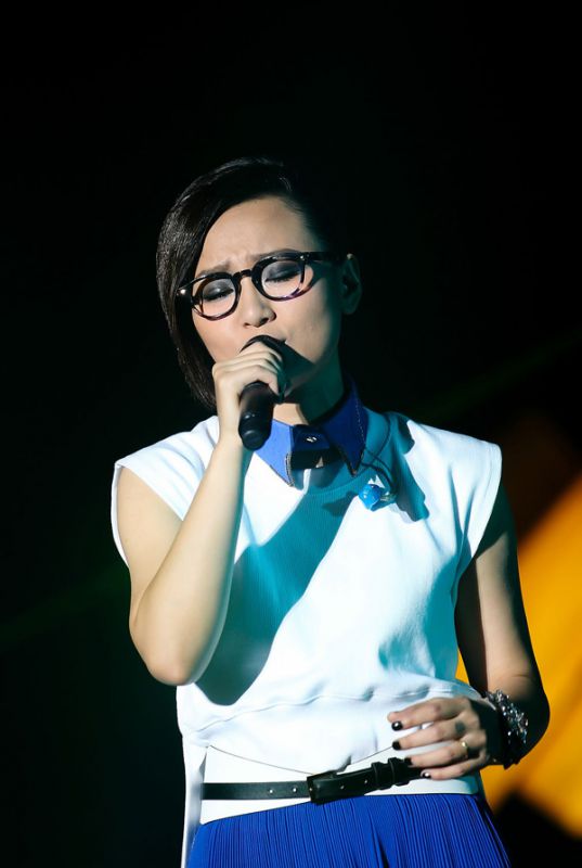 靓丽女星周笔畅演唱会活动照