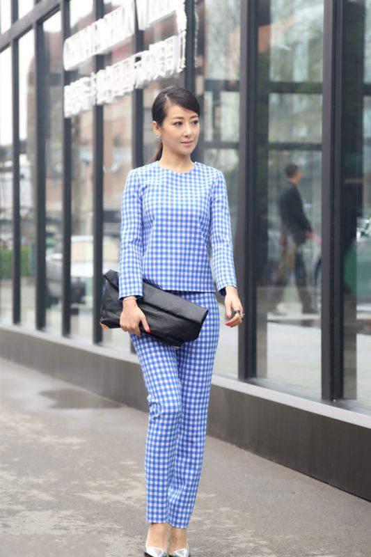 陈紫函简约休闲装街头高清写真