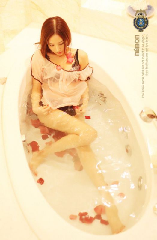 性感美胸内衣美女私房大尺度诱惑写真